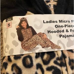 NWT Ladies Micro fleece one piece can onesie Small
